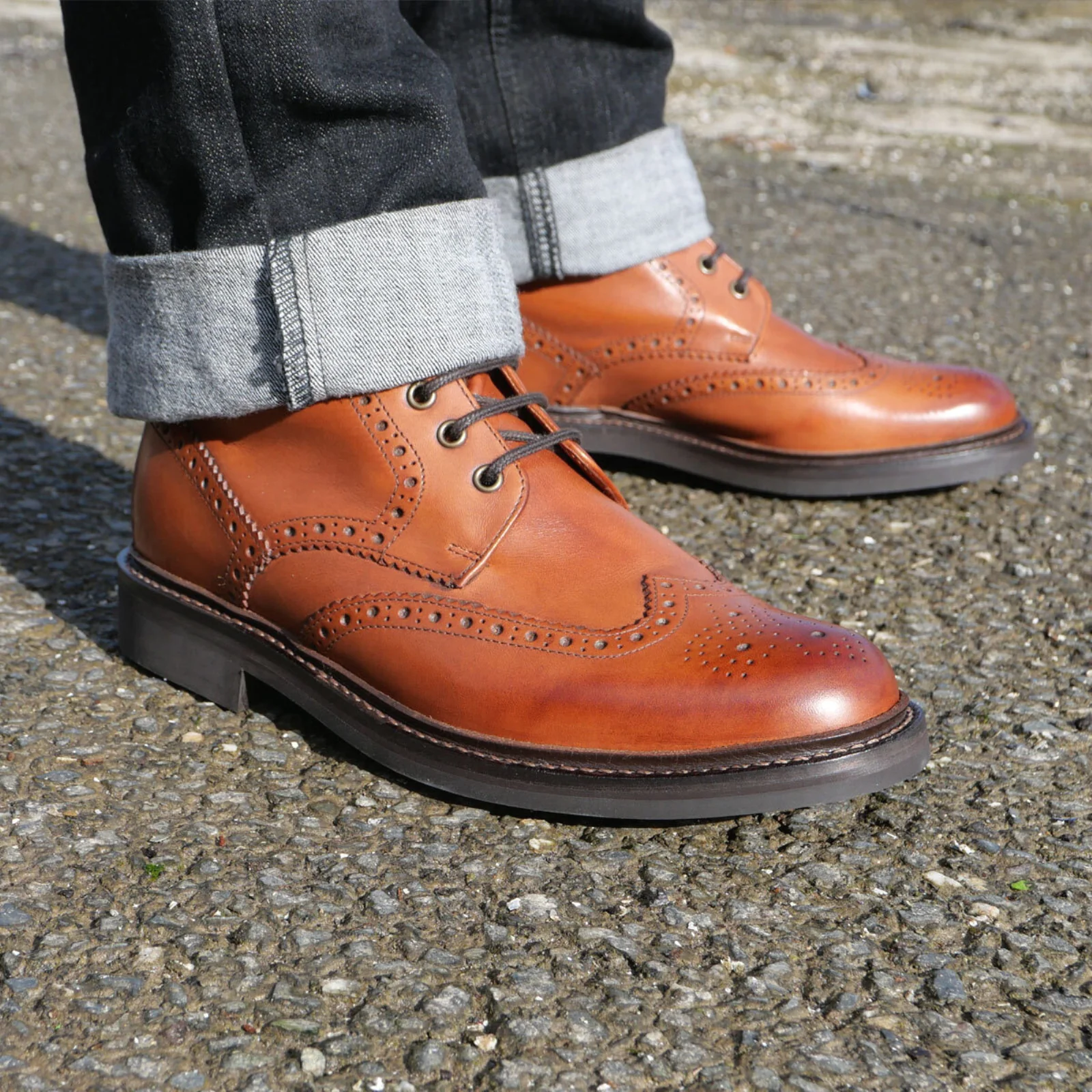 Herring Buxton (Rubber) mens rubber-soled brogue boots in tan calf - Image 6