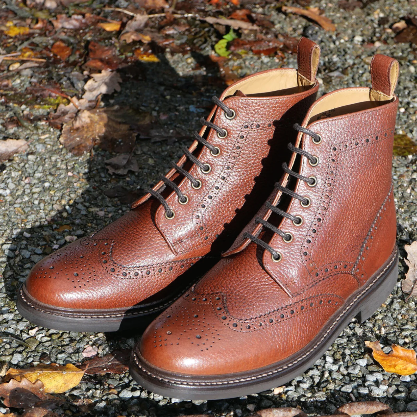 Herring Buxton (Rubber) mens rubber-soled brogue boots in tan heavy grain - Image 6