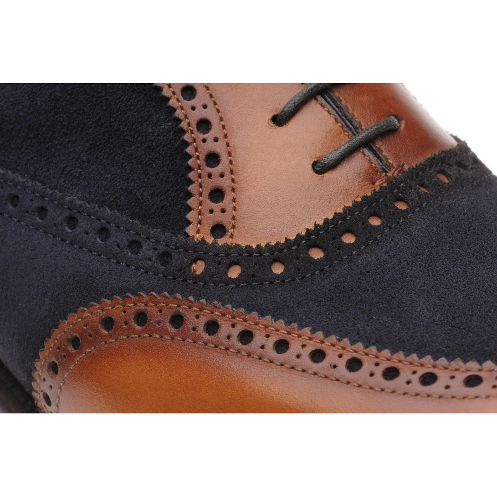 Herring Farnham mens two-tone brogues in chestnut calf and navy suede (second) - Image 4