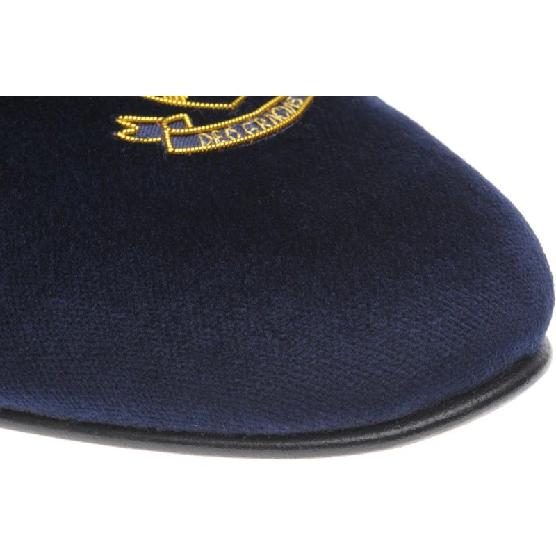 Herring Monarch mens house shoes in navy velvet - Image 5