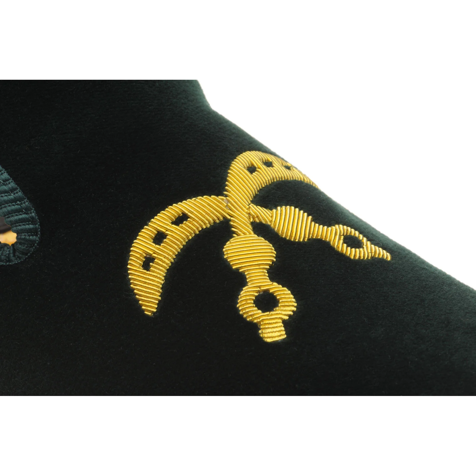 Herring Ohene mens house shoes in green velvet - Image 5